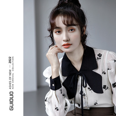 Γυναικείο πουκάμισο σιφόν με μεγάλο γιακά και floral σχέδιο