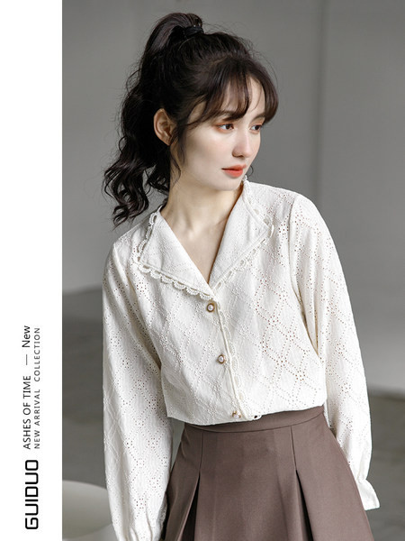 Uue mudeli nööpide ja spitsikaelusega särk