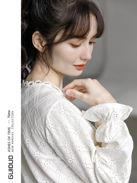 Uue mudeli nööpide ja spitsikaelusega särk