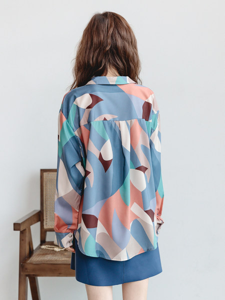 Γυναικείο ανοιξιάτικο πουκάμισο με πολύχρωμο σχέδιο