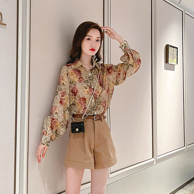 Κομψό πουκάμισο φαρδύ μοντέλο με φλοράλ μοτίβα