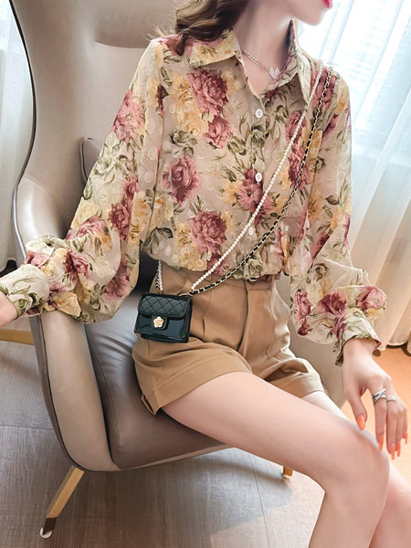 Κομψό πουκάμισο φαρδύ μοντέλο με φλοράλ μοτίβα