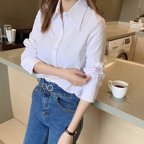 Klassikalise valge kraega vabaaja naiste särk