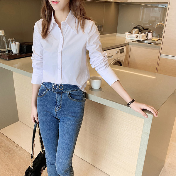 Klassikalise valge kraega vabaaja naiste särk