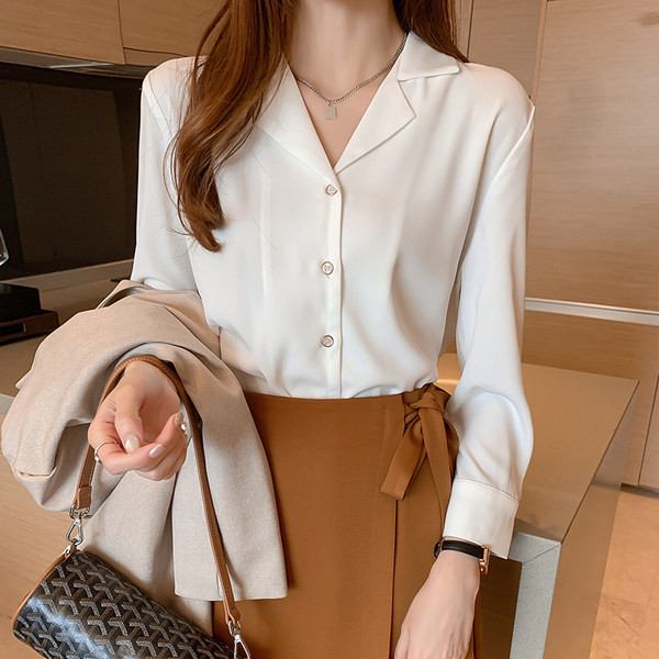 Ženska proljetna košulja s dugim rukavima i kopčanjem na gumbe