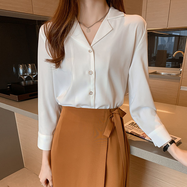 Ženska proljetna košulja s dugim rukavima i kopčanjem na gumbe