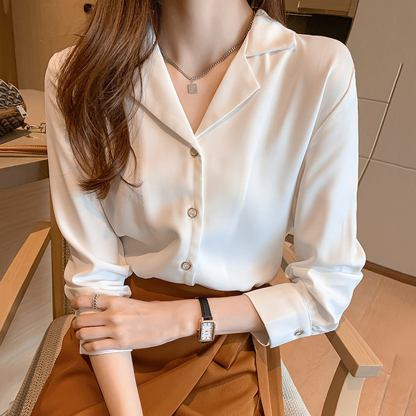 Ženska proljetna košulja s dugim rukavima i kopčanjem na gumbe