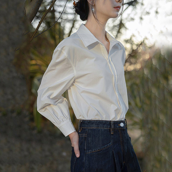 Novi model košulje sa klasičnom kragnom