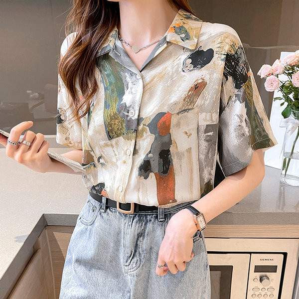 Ljetna košulja od šifona sa šarenim uzorkom