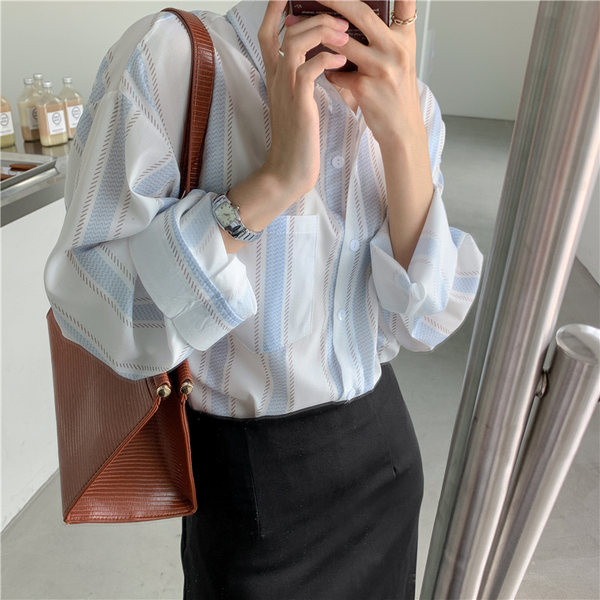 Ежедневна раирана риза широк модел