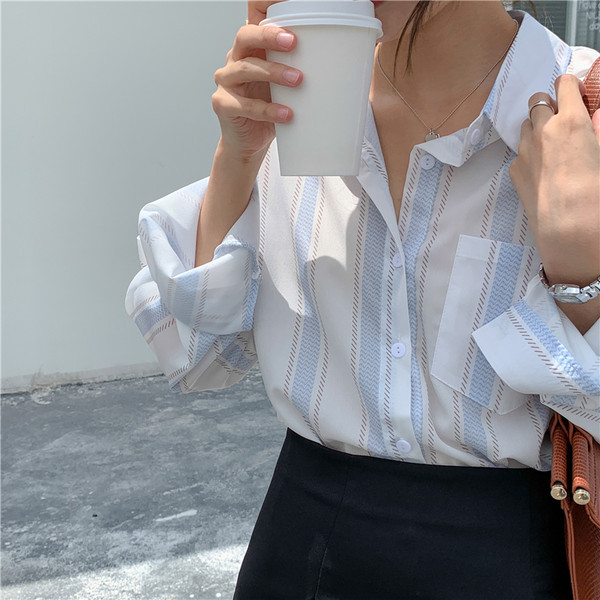 Ежедневна раирана риза широк модел