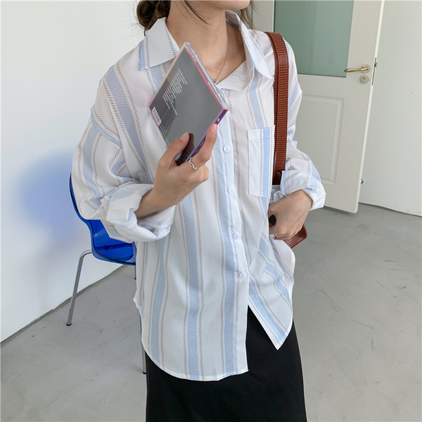 Ежедневна раирана риза широк модел