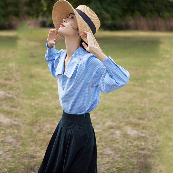 Ženska široka košulja sa špic izrezom i puf rukavima