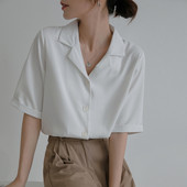 Casual γυναικείο πουκάμισο με λαιμόκοψη - λευκό και μπεζ