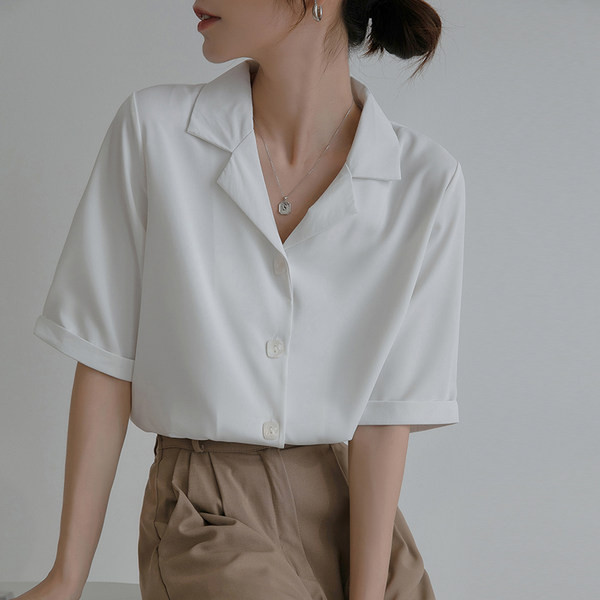 Casual γυναικείο πουκάμισο με λαιμόκοψη - λευκό και μπεζ