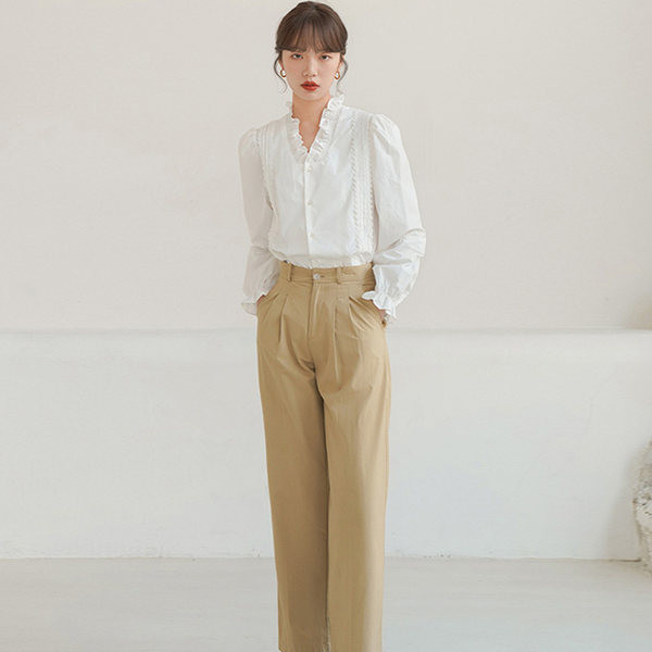 Ležerna ženska košulja s uvojcima i V-izrezom