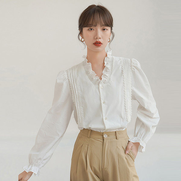 Ležerna ženska košulja s uvojcima i V-izrezom