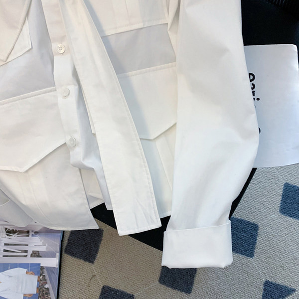 Дамска риза в бял цвят с джобове