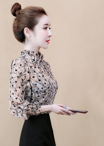 Μοντέρνο γυναικείο πουκάμισο με γιακά πόλο - δύο μοντέλα