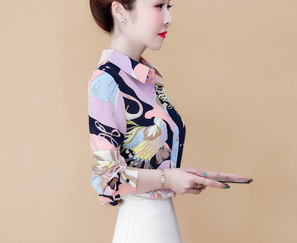 Ženska šarena košulja s klasičnim ovratnikom i gumbima