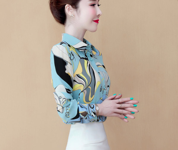 Ženska šarena košulja s klasičnim ovratnikom i gumbima