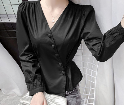 Uue mudeli nööpide ja pikkade varrukatega särk