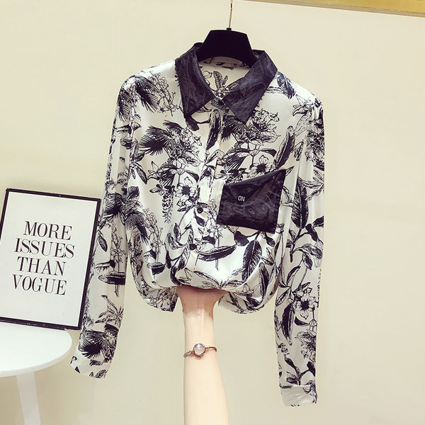 Värviline särk klassikalise krae ja taskuga