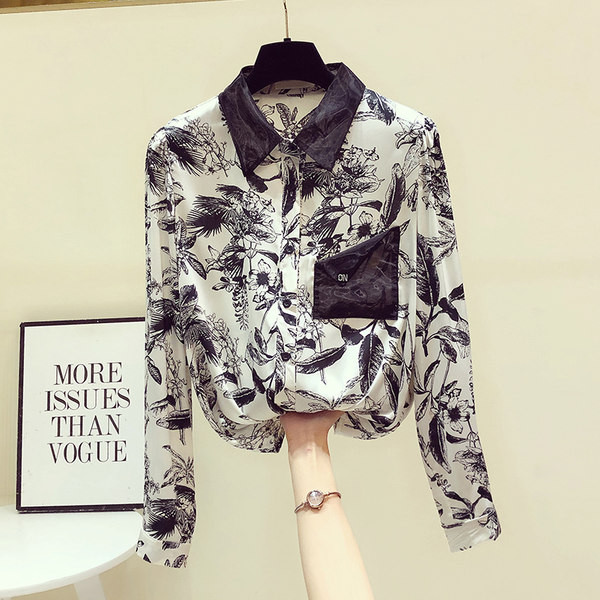 Värviline särk klassikalise krae ja taskuga