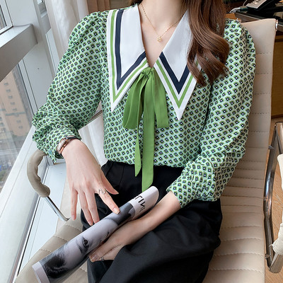 Модерна дамска риза с шпиц деколте и връзки