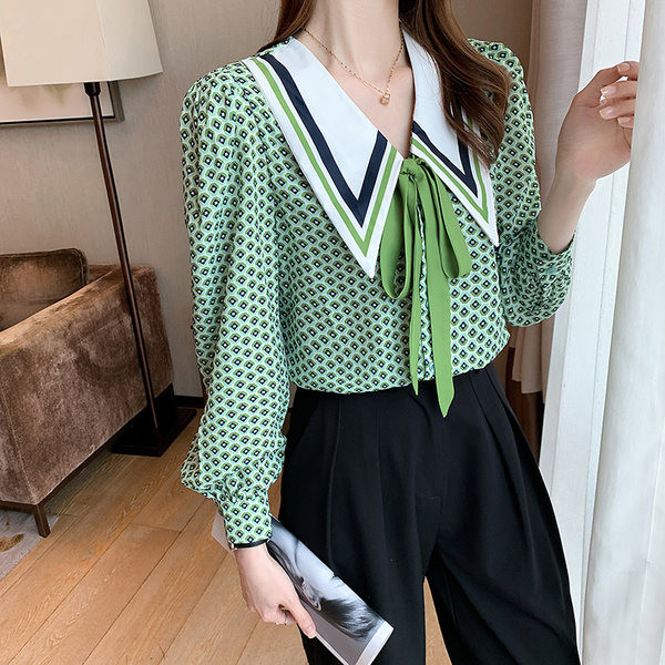 Модерна дамска риза с шпиц деколте и връзки