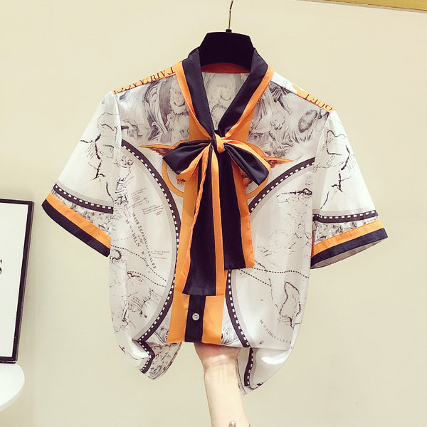 Модерна риза с къс ръкав и шпиц деколте