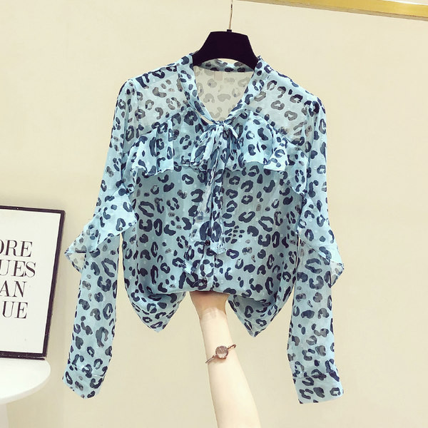 Moderna ženska košulja s kovrčama animal printa