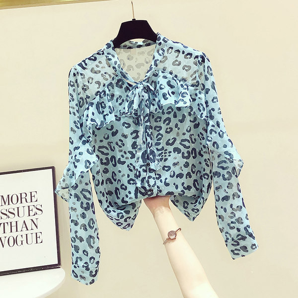 Moderna ženska košulja s kovrčama animal printa