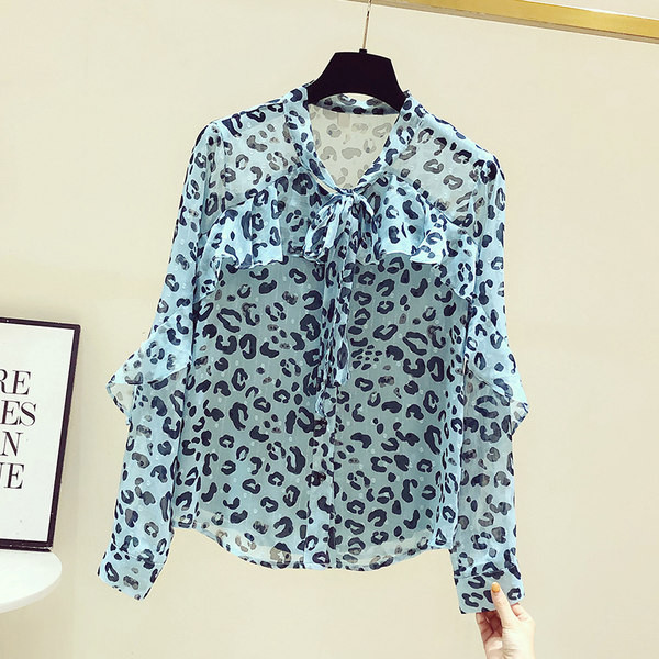Moderna ženska košulja s kovrčama animal printa