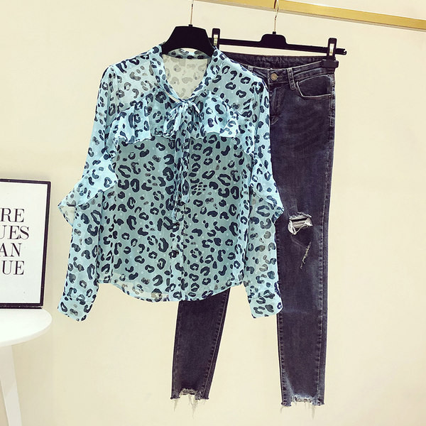 Moderna ženska košulja s kovrčama animal printa