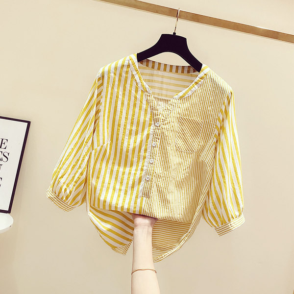 Novi model prugaste košulje s gumbima