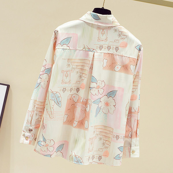 Μοντέρνο πουκάμισο με κλασικό γιακά και κουμπιά