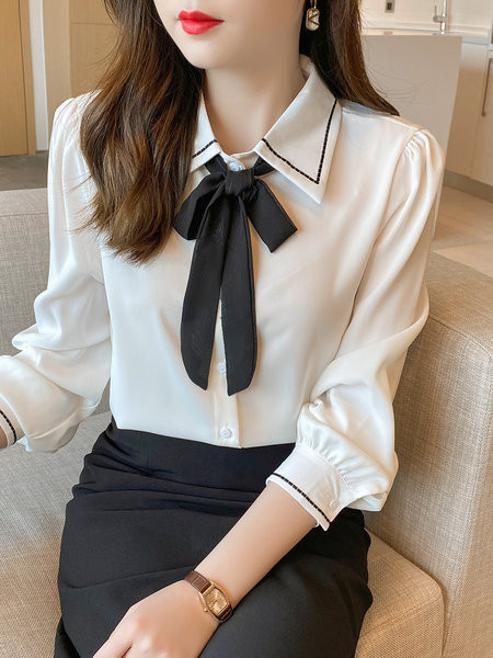 Moderna ženska košulja s trakom i gumbima