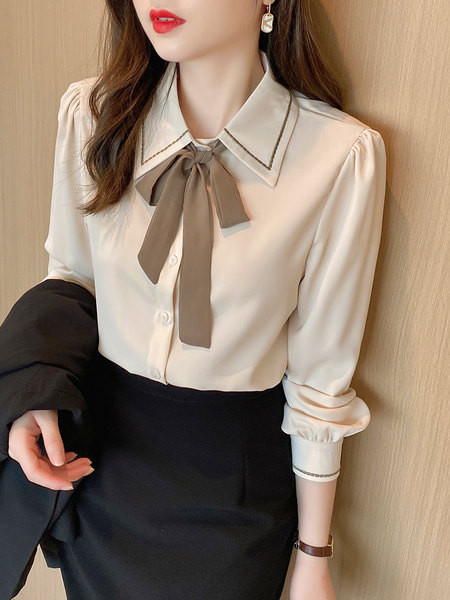 Moderna ženska košulja s trakom i gumbima