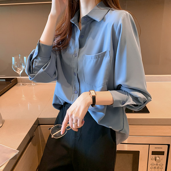 Широка риза с джобове и копчета