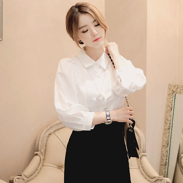 Elegantna ženska košulja s klasičnim ovratnikom u bijeloj boji