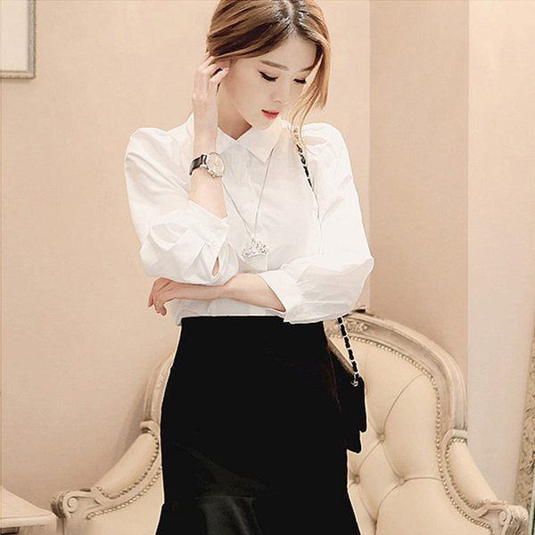 Elegantna ženska košulja s klasičnim ovratnikom u bijeloj boji