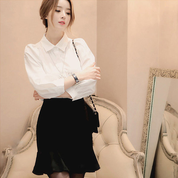 Elegantna ženska košulja s klasičnim ovratnikom u bijeloj boji