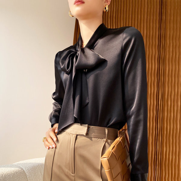 Модерна дамска сатенена риза с панделка и дълъг ръкав