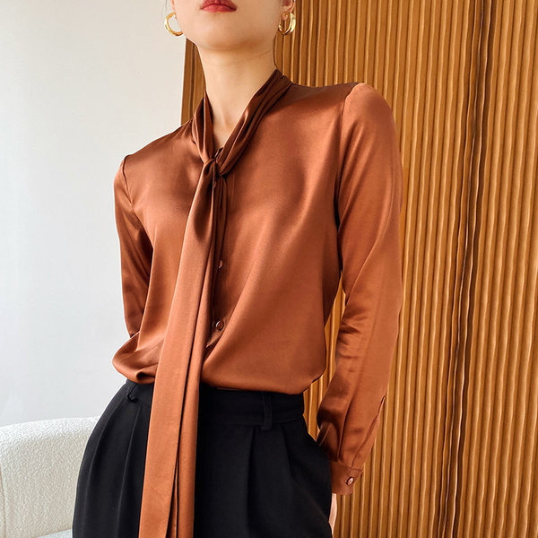 Модерна дамска сатенена риза с панделка и дълъг ръкав