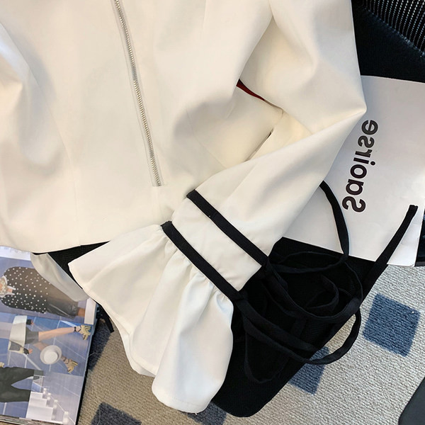 Uue mudeli naiste valge lootosevarrukate ja lipsudega särk