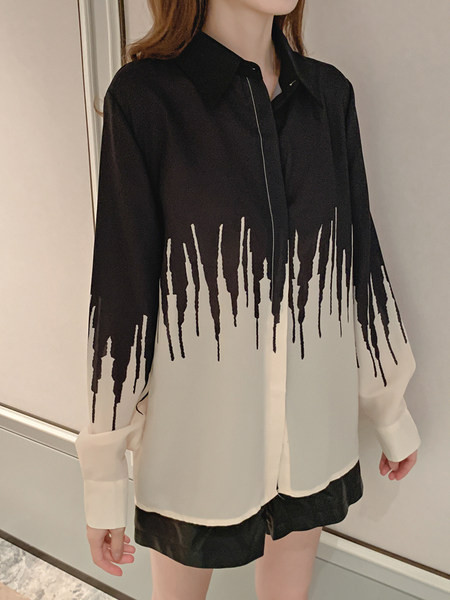 Moodne naiste särk nööpide ja klassikalise kraega