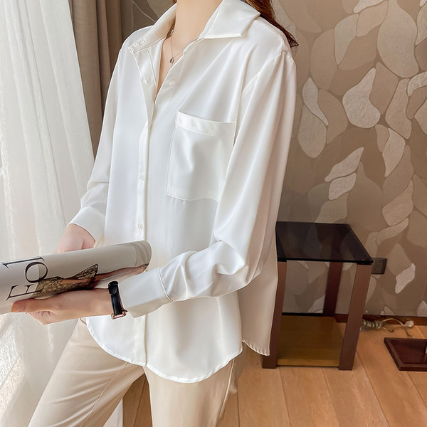 Широка дамска риза с джоб и копчета - за жени