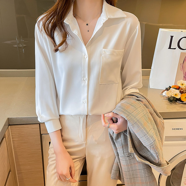 Широка дамска риза с джоб и копчета - за жени