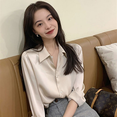 Ženska moderna košulja s dugim rukavima i kopčanjem na gumbe